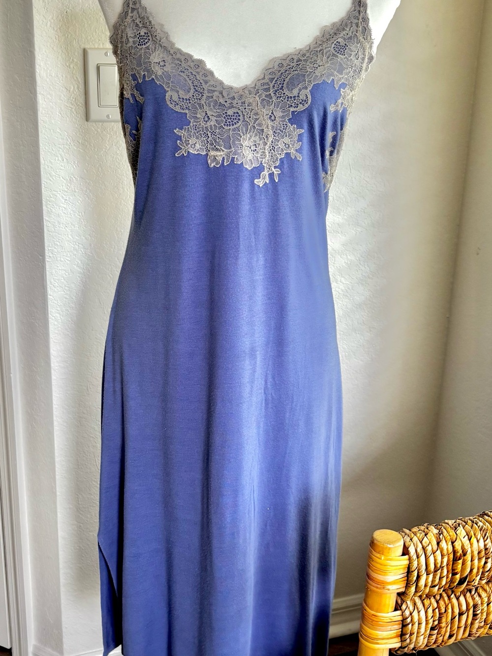 Natori / Periwinkle Blue Jersey Lace Appliqué Chemise / M